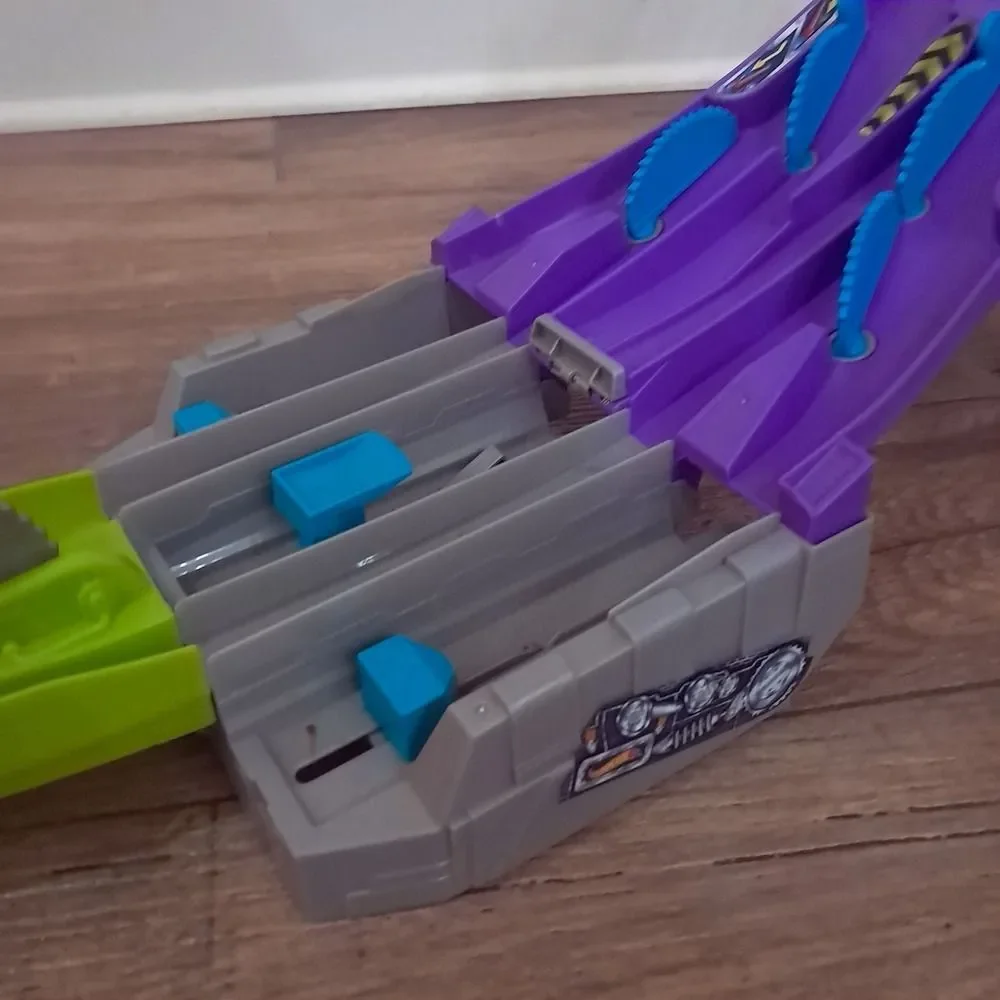 Hot Wheels Split Speeders Blade Raid Track Set DHY27 saw racing set purple READ